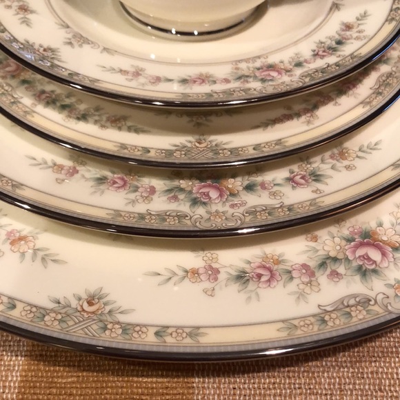 Noritake Shenandoah Bone China 5 Piece Place Setting - Picture 2 of 5